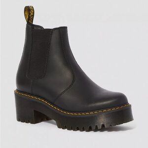 Rometty Wyoming Leather Platform Chelsea Boots